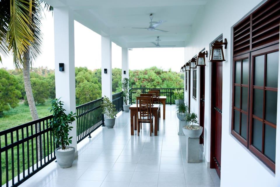 Otha Shy Airport Transit Hotel Hotel in Negombo