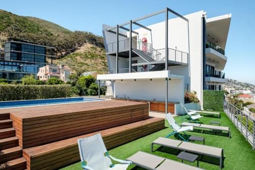 Modern Sea Point Apartment w/ Sea Views (Alpha Sun Hotel in Sea Point