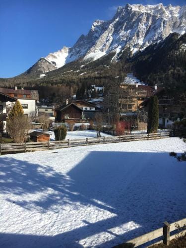 Landhaus Holzereck - Zweibettzimmer Hotel in Garmisch-Partenkirchen