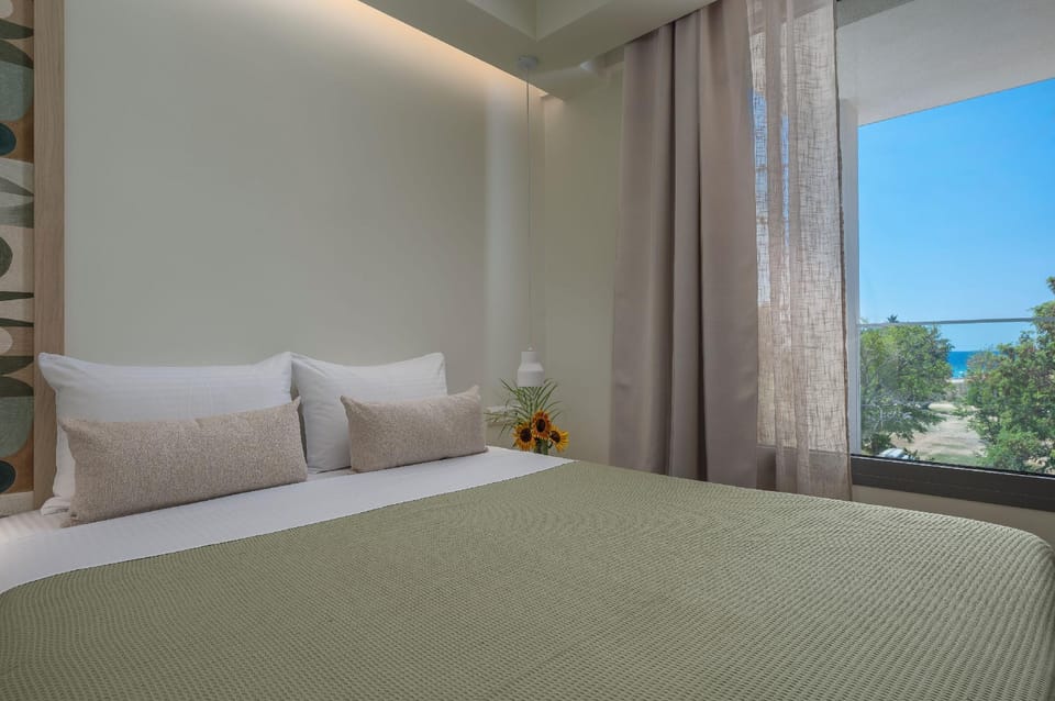 Sandy Seaside Suites Hotel in Halkidiki