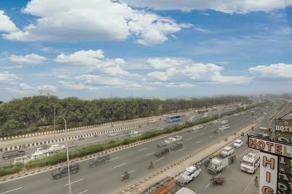 Hotel Transit International by star group Hotel in Delhi
