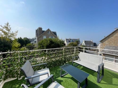 Joli appartement avec balcon au pieds des commences et des plages Hotel in Finistere