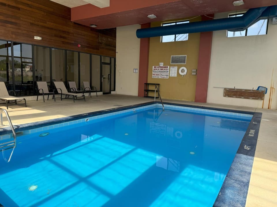 Sycamore Suites Motel in Lake Erie