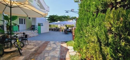 Guest house Luiza & Bushati Hotel in Ksamil
