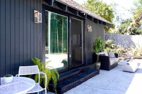 Sunny Days Tiny House with private entrance, pool and view Hotel in West Covina