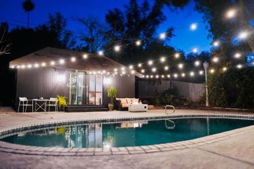Sunny Days Tiny House with private entrance, pool and view Hotel in West Covina