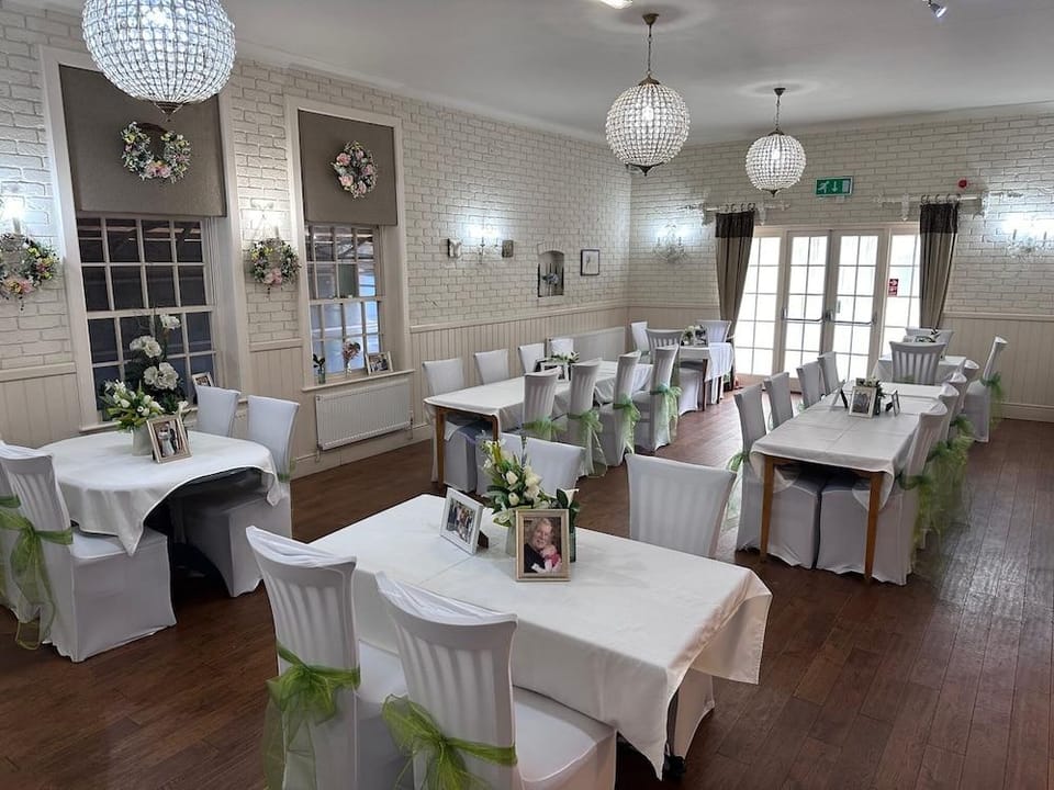 Pine Lodge Hotel & Restaurant Mansfield Hotel in Mansfield
