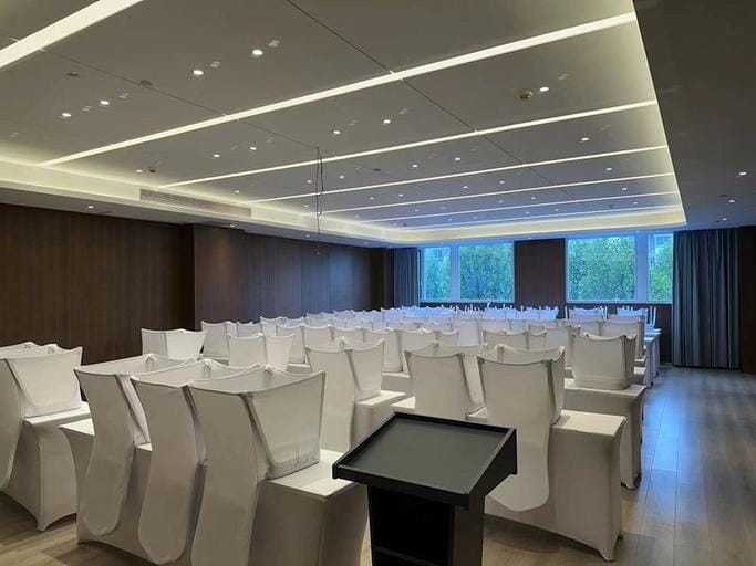 LANOU Hotel Lianyungang East Donghai High-Speed Railway Station Crystal City Hotel in Jiangsu