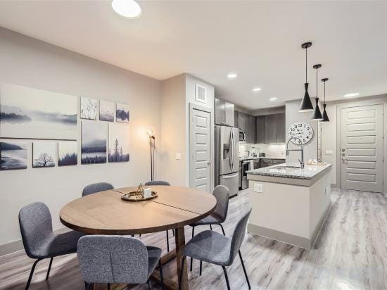 Cozy 2-Bedroom Apartment in Lovely Austin Hotel in Montopolis