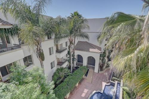 Penthouse One Bedroom Garden View Condo by UCLA Hotel in Westwood