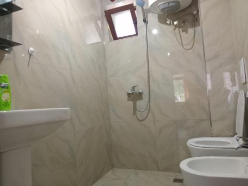 Kulla e Lulash Keqit Theth Hotel in Montenegro