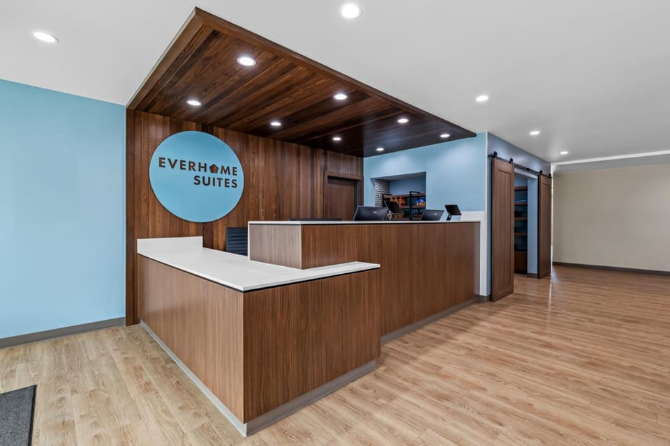 Everhome Suites Ontario Hotel in Ontario