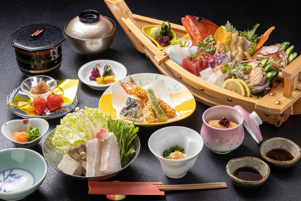 Shirahama Onsen KKR Shirahama Mihamaso Hotel in Japan