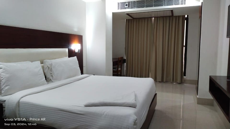 Hotel Autumn crocus  Hotel in India