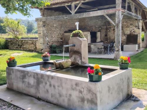 Gites et Chambre d'Hotes Le Vieux Chene Hotel in Auvergne-Rhône-Alpes