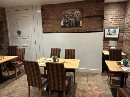 The Boughton Peterchurch - Pub Grub & Bed Hotel in Wales