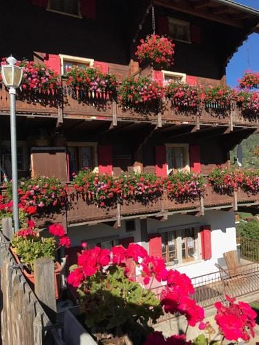 Auberge Restaurant les Aiguilles Rouges Inn in Canton of Valais