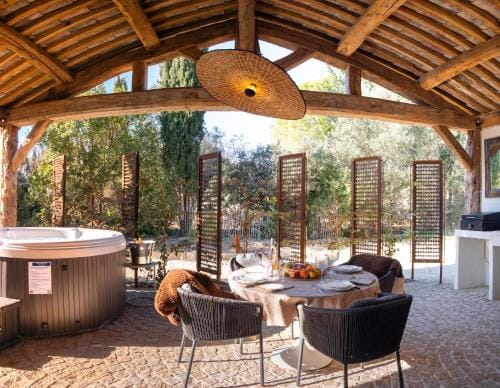 Secret d'Uzes - Place aux Herbes - Piscine chauffee et Jacuzzi Hotel in Provence-Alpes-Côte d'Azur