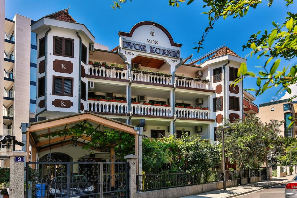 Villa Dvor Kornic Hotel in Budva