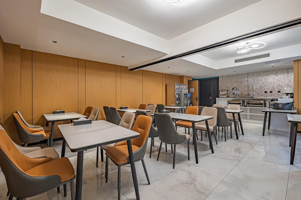 Rezen Select Hotel Xishuangbanna Nanyang Jinghong Manting Park Hotel in Laos