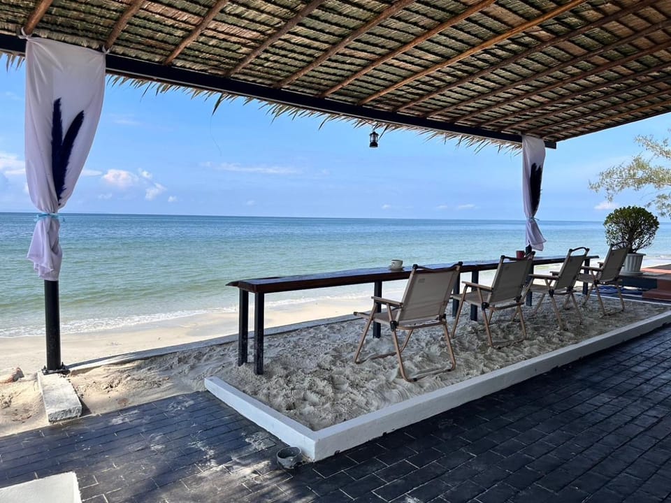 The Hi Ocean Resort in Trat Changwat
