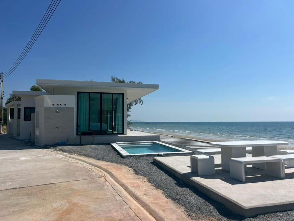 The Hi Ocean Resort in Trat Changwat