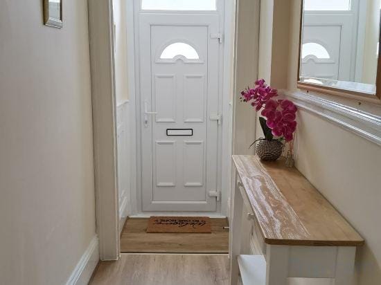 comfy 2 bedroom Apt in central area New Refurbishment Hotel in Plymouth