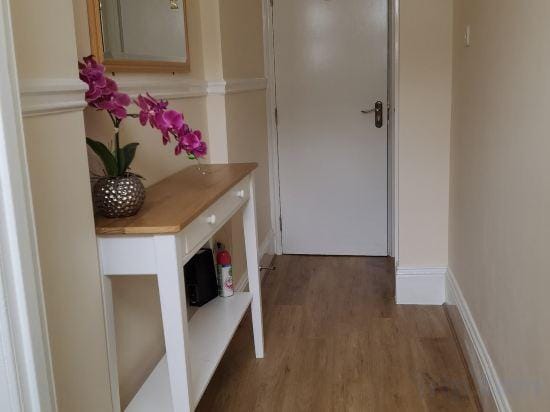 comfy 2 bedroom Apt in central area New Refurbishment Hotel in Plymouth