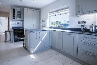 Channel View – 3 Bedroom House - Rhossili Bay Hotel in Rhossili