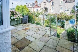 Overland Road – 4 Bedroom House – Mumbles Hotel in The Mumbles