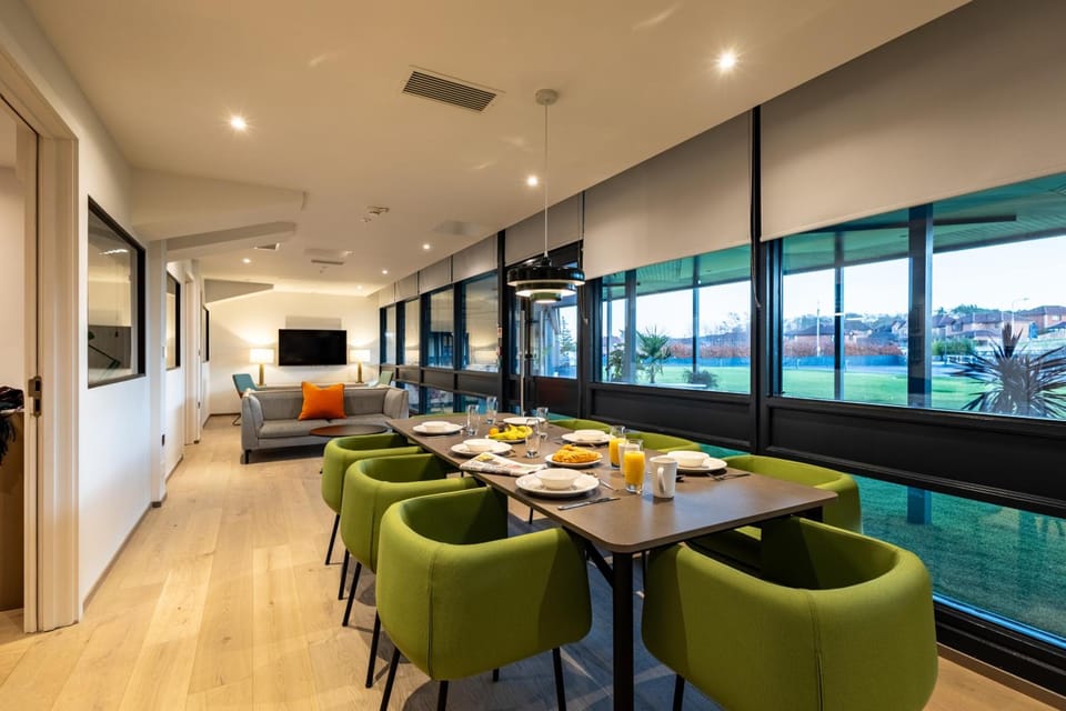 Shared lounge/TV area