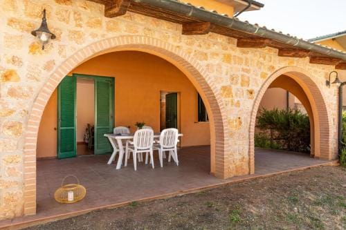 Residence with swimming pool immersed in the typical Tuscan countryside just 5 minutes from Massa Ma Hotel in Tuscany