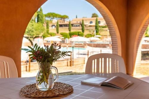 ISA-Residence with swimming pool surrounded by greenery just 5 minutes from Massa Marittima Hotel in Tuscany