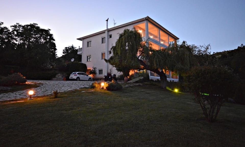 Guesthouse Vissinokipos - Biker Friendly - Motorradhotel Hotel in North Macedonia