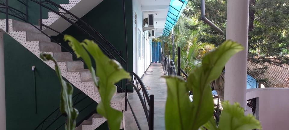 Shady transit hotel Hotel in Western Province