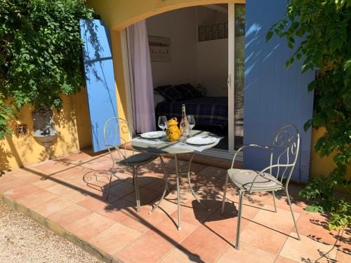 Sous les pins parasols Hotel in Vidauban