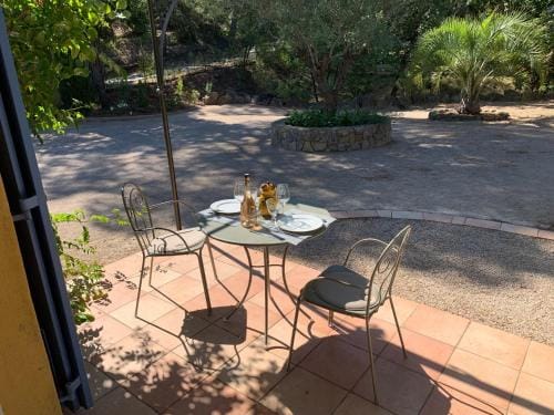 Sous les pins parasols Hotel in Vidauban