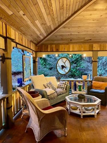 Hummingbird Gardens B&B Hotel in Southern Gulf Islands