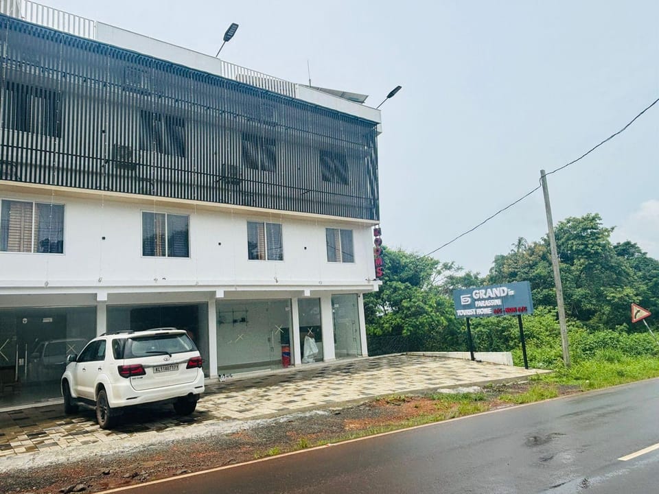 Grand in parassini by staymax Hotel in Kerala