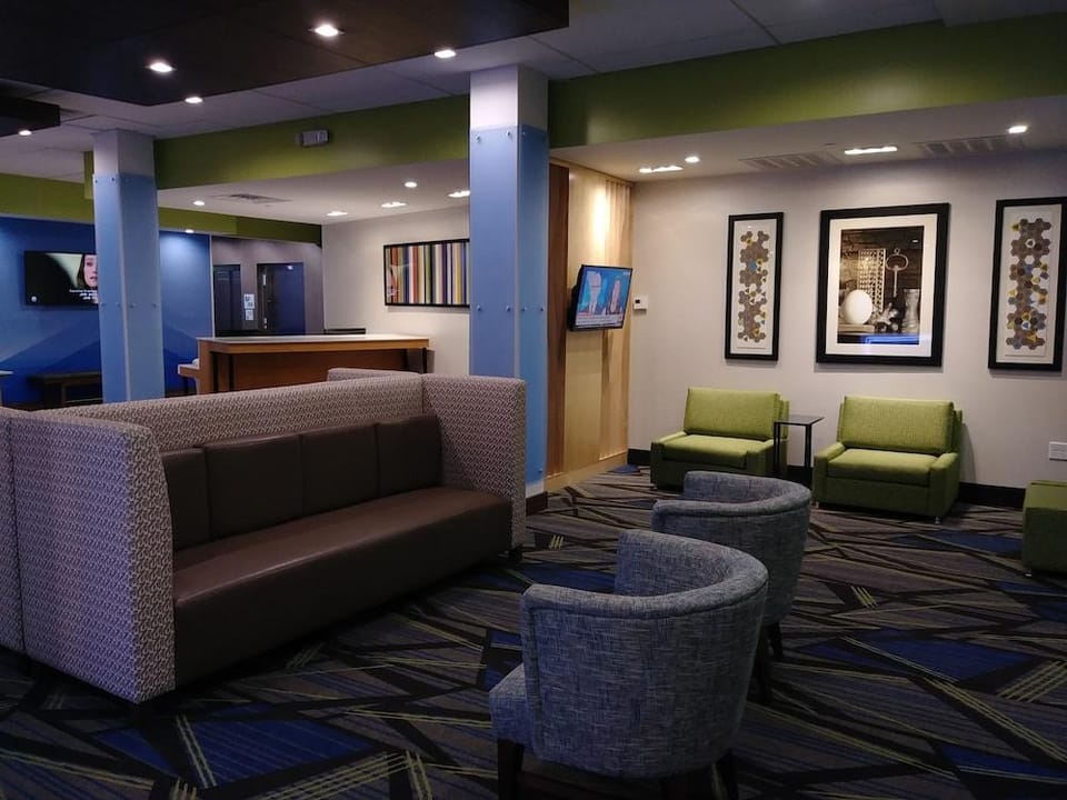 Holiday Inn Express & Suites Dallas Northeast - Arboretum by IHG Hotel in Garland