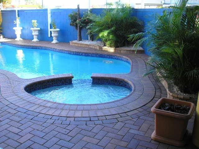Centrepoint Motor Inn Hotel in Rockhampton