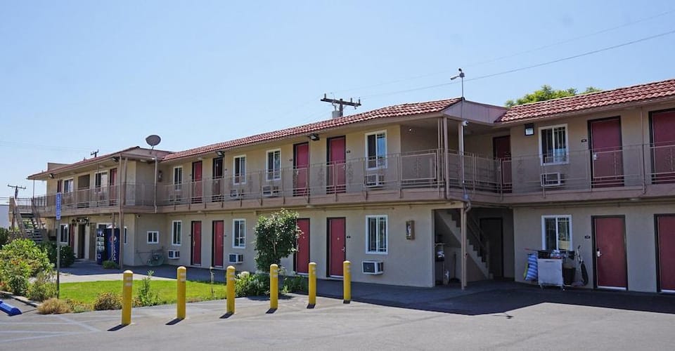 Budget Inn Hotel in Lawndale