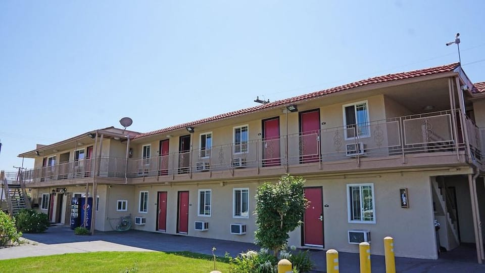 Budget Inn Hotel in Lawndale