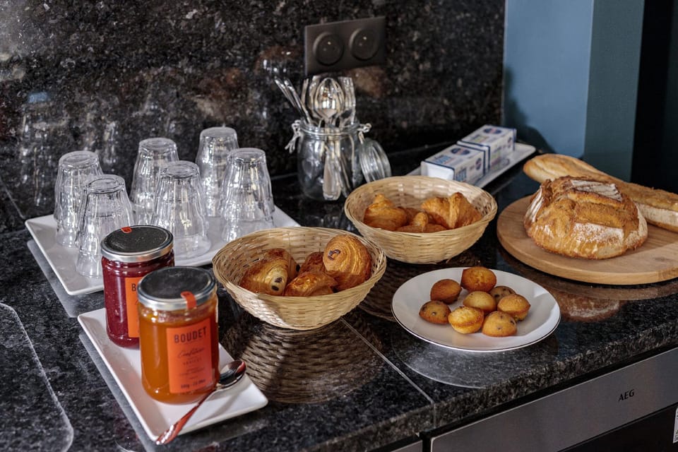 Arago proche gare SNCF quartier calme Encore Mieux Hotel in Orléans