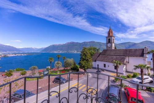 Yellow view apartment Hotel in Ascona