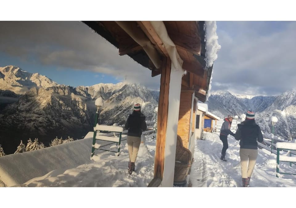 Bluepoppy Resort Auli Hotel in Uttarakhand