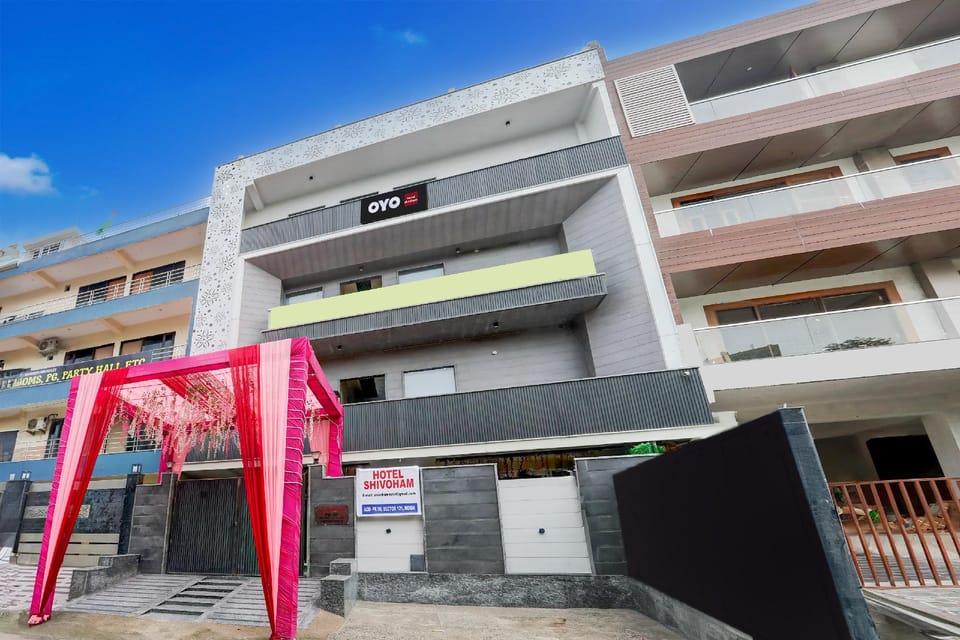 Hotel O Shivoham Hotel in Noida