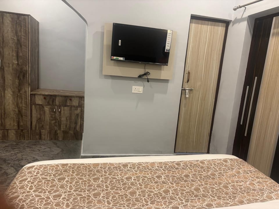 Hotel Aura Bhimtal Resort in Uttarakhand