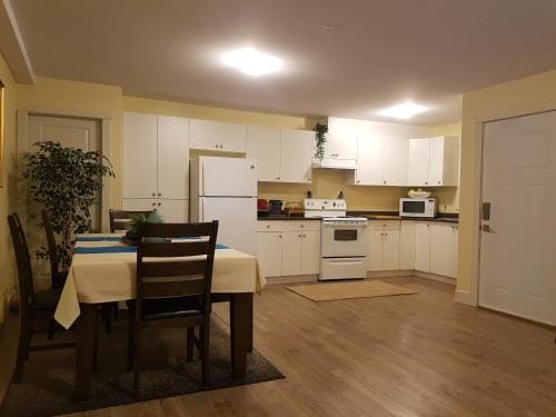 Angela's Private Suites Hotel in Surrey