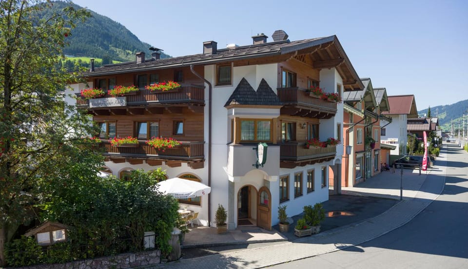 Cafe Pension Heim Hotel in Salzburgerland